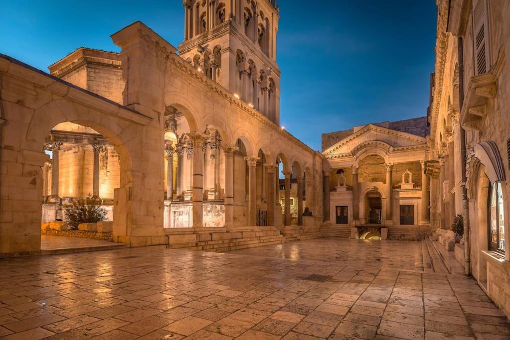 F&l-next To Old Town Split
